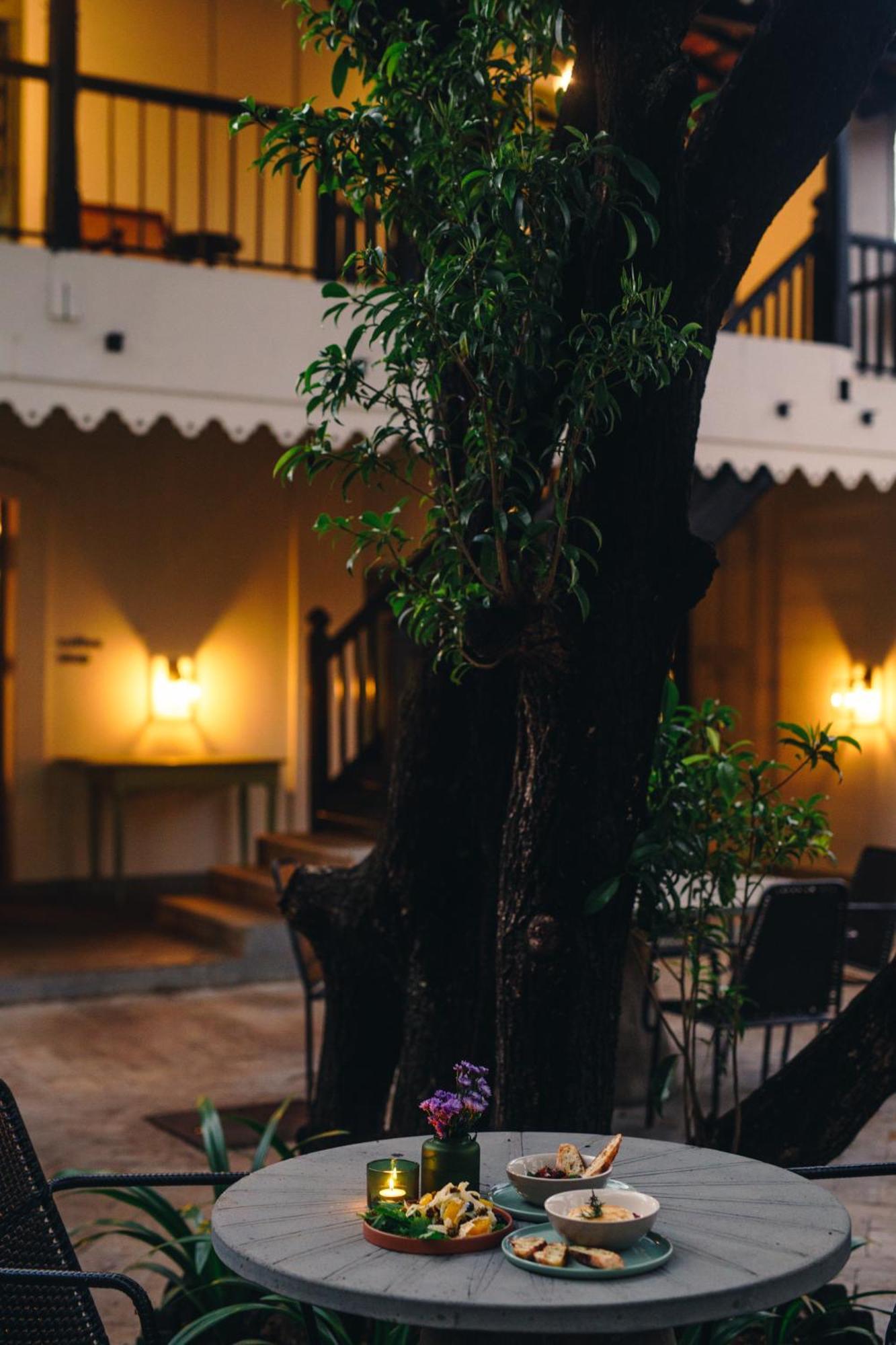 The Project Cafe Hotel Aldona Exterior foto