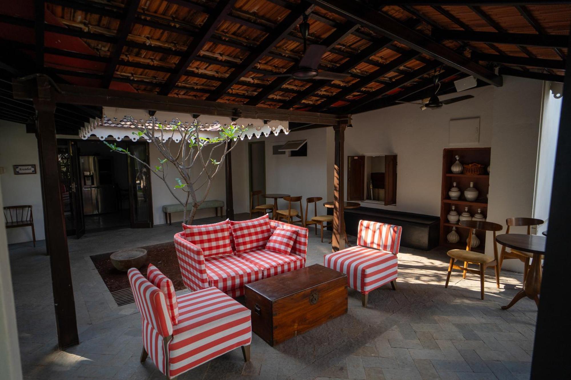 The Project Cafe Hotel Aldona Exterior foto